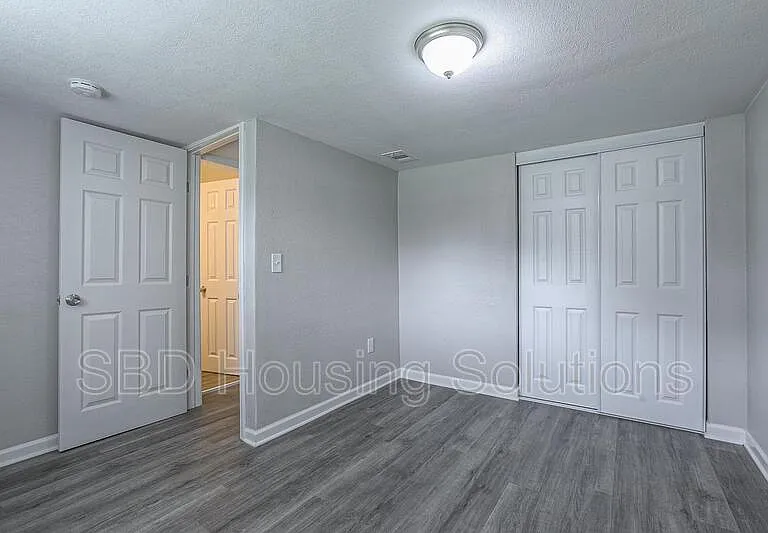 805 E Albert Ave — Photo 4