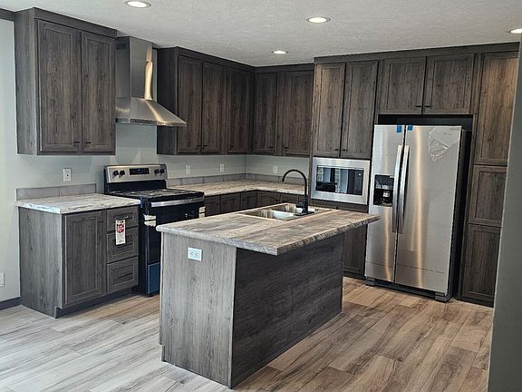 4th image of 141 Valley View Dr