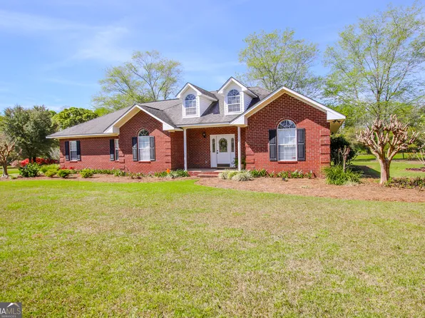 102 Lincoln Dr, Glennville, GA 30427