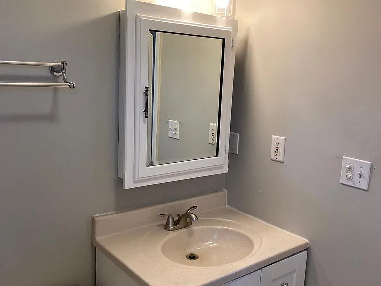 1703 Military Ave — Photo 18