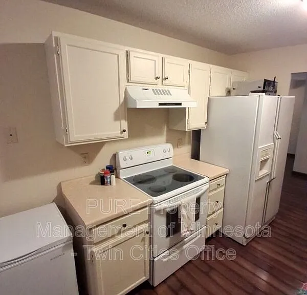 5231 Balmoral Ln — Photo 2