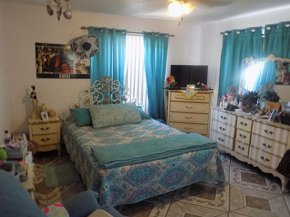 4th image of 4401 E Yandell Dr