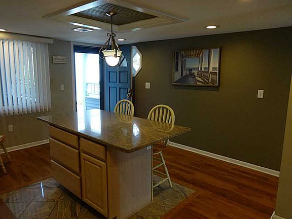 5th image of 152 Crompton Ave APT 6