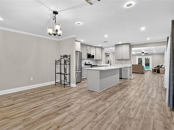 5th image of 109 Valerie St