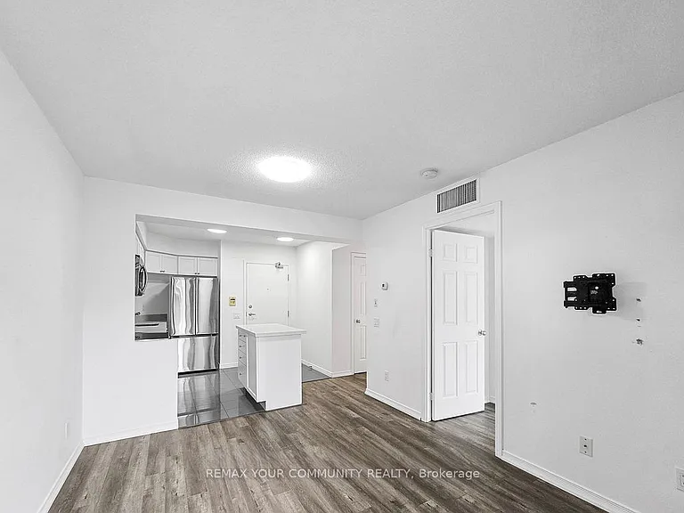 30 Harrison Garden Blvd #911 — Photo 6