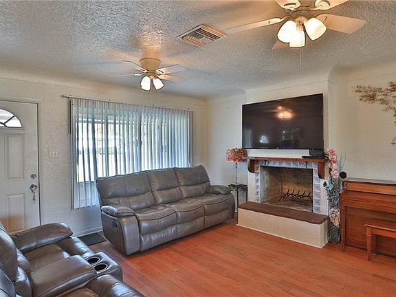 5th image of 1501 Country Ln E