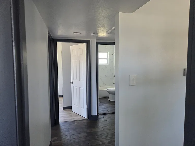 410 SW 12th St — Photo 12