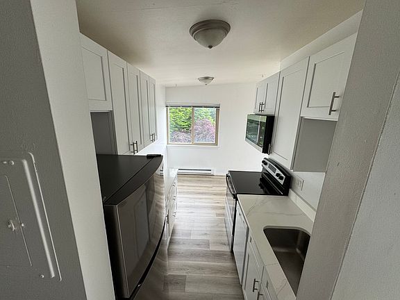3rd image of 316 Bellevue Ave E APT 402
