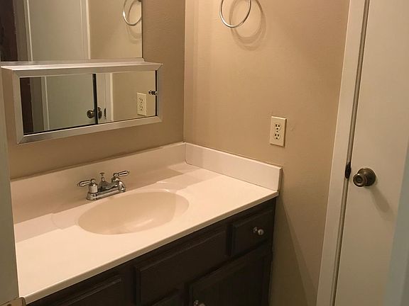 4th image of 25 Creekmont Ln