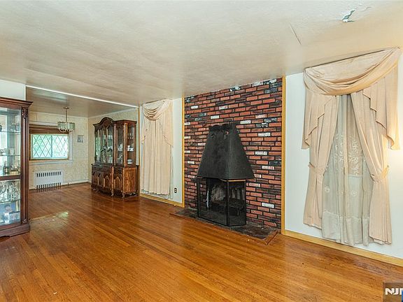 5th image of 385-387 E 41st St