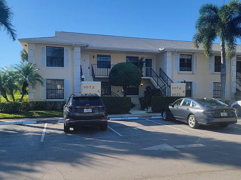 1072 Keystone Dr N #A — Photo 1