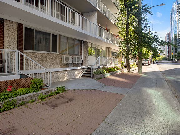 3rd image of 230 Gloucester St #1176453