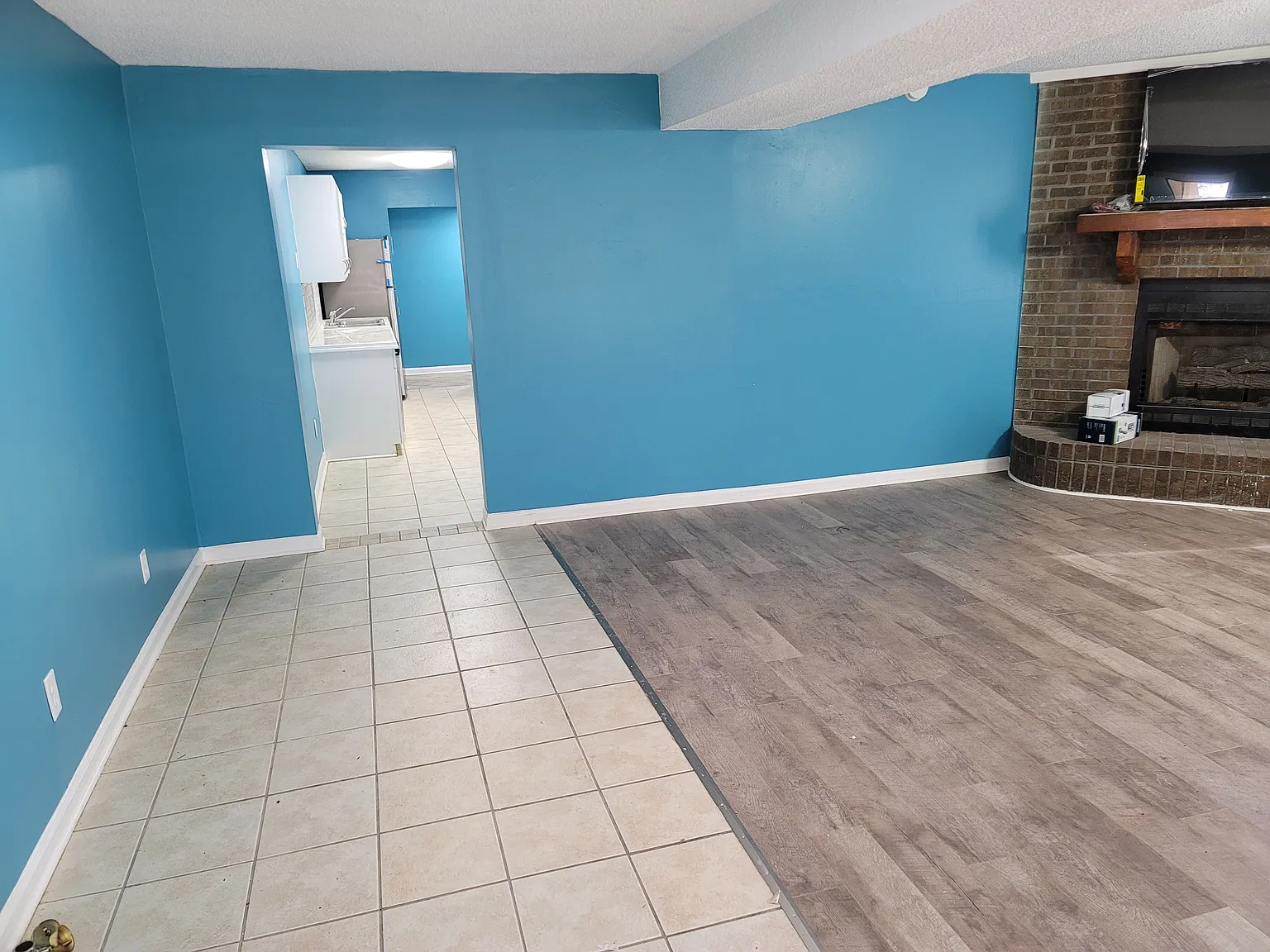 2 bed, 2120 sqft, $995 — Photo 4