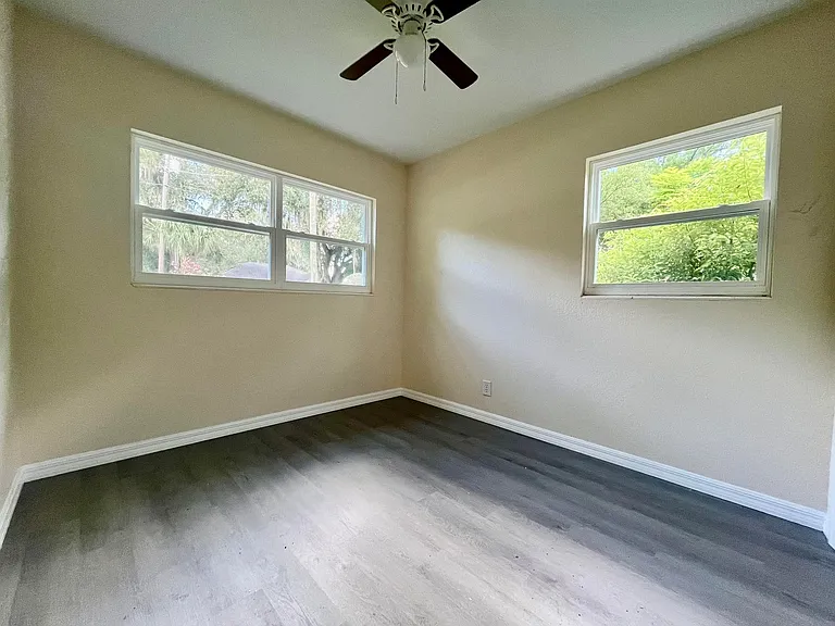 501 W Dixie St — Photo 16
