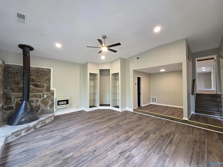 1209 Governors Dr SE — Photo 25