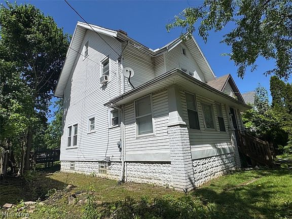 3rd image of 899 Lawton St