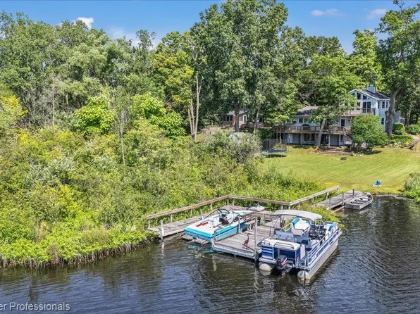 1325 Elkhorn Lake Rd, Lake Orion, MI 48362
