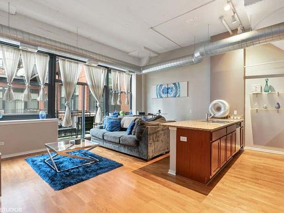 3rd image of 2323 W Pershing Rd APT 331