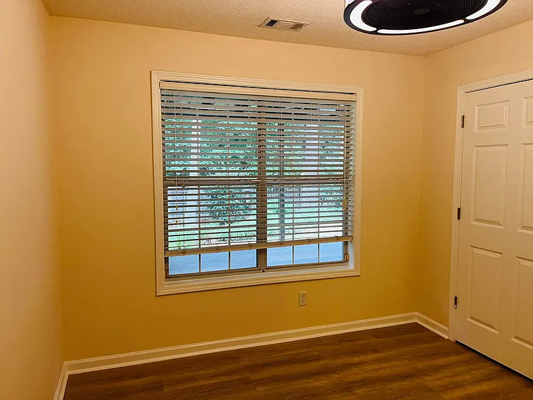 145 Riverside Dr — Photo 32