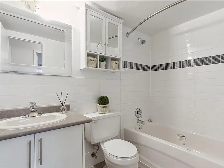 1266 Pentland St — Photo 5
