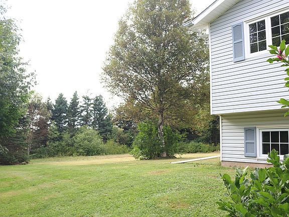 4th image of 33 Amanda Dr E