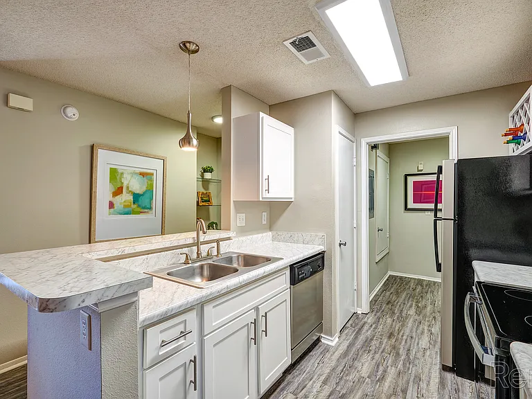 Crestview at Oakleigh Apartments — Photo 42