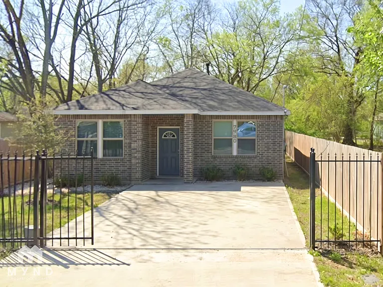 7980 Kenton St — Photo 1