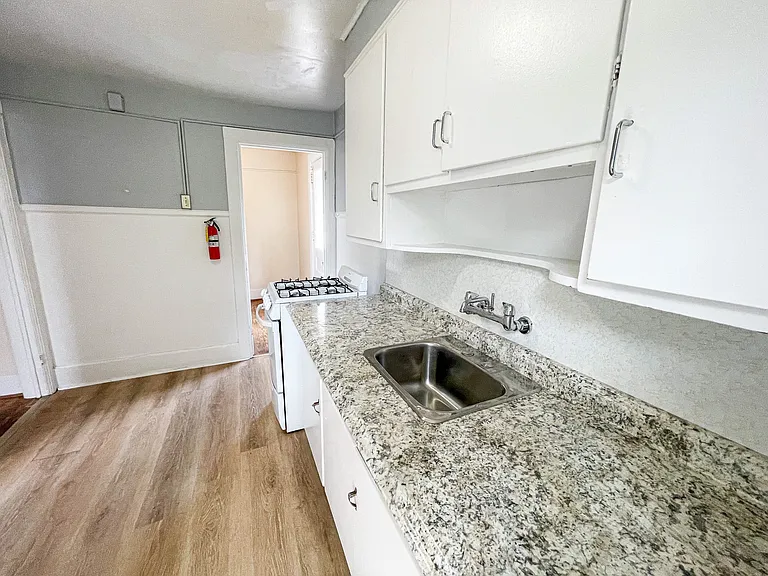 705 E Seneca St — Photo 15