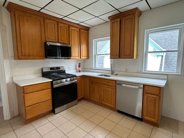 23 Tower St Floor 3, Jamaica Plain, MA 02130