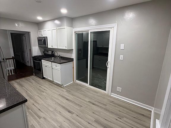 3rd image of 1720 Burnet Ave Floor 2