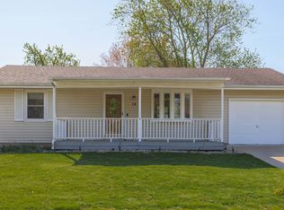 18 Cedar Ct, Bloomington, IL 61701