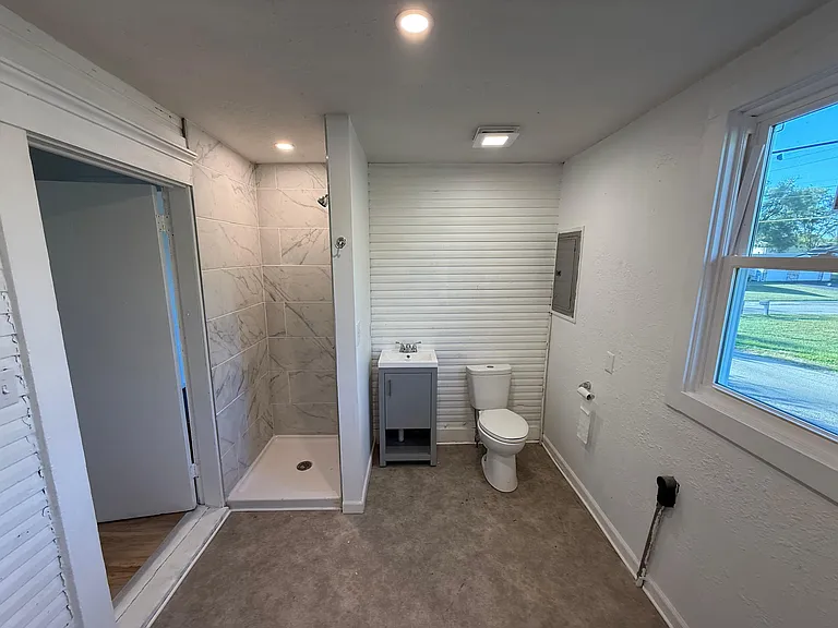 822 N Turner St — Photo 16