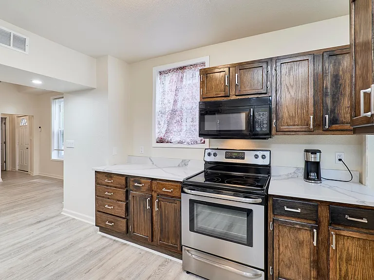 1421 N Park Pl — Photo 20