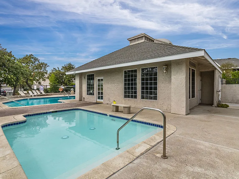 25139 Amberley Way — Photo 5