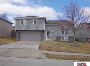 6606 N 111th St, Omaha, NE 68164