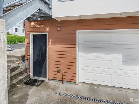 2nd image of 2327 Yakima Court