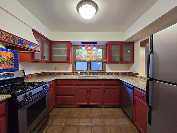 5th image of 244 Maynard St APT 6