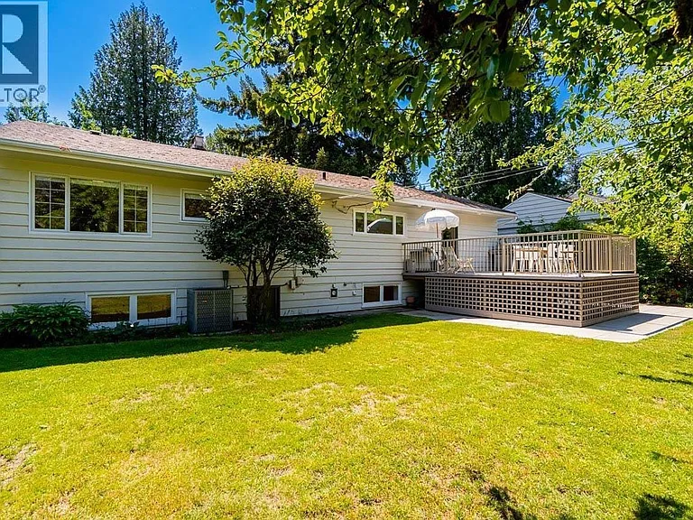 2784 Crescentview Dr — Photo 13