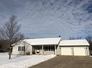 203 E Buttercup Dr, Athens, IL 62613