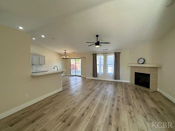 2nd image of 1824 W Spring Crest St