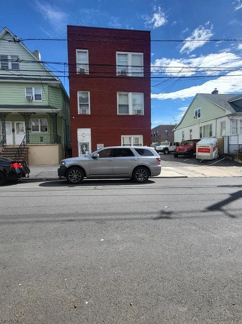 2 bed, 2.0 bath, $2,100 — Photo 1