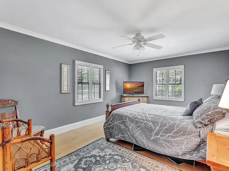 701 Avenue L — Photo 14