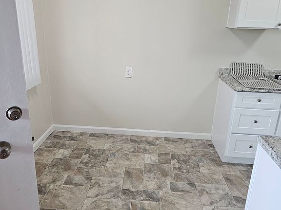 2nd image of 410 Redwood Ave APT 4