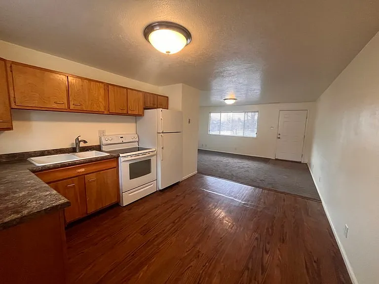 166 E 400 N #166 — Photo 2