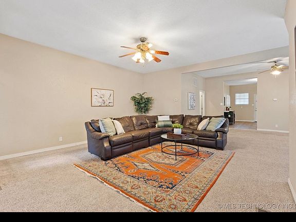 4th image of 806 S Osage Ave #806