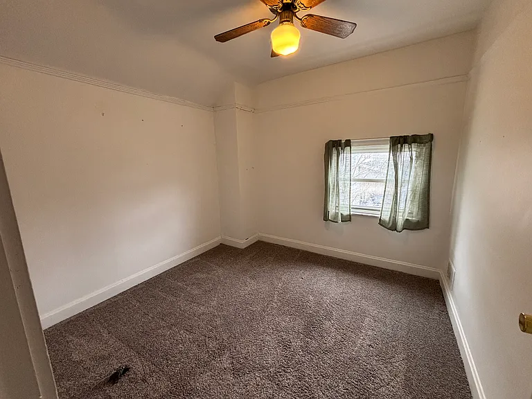 1628 Kenneth Ave — Photo 9