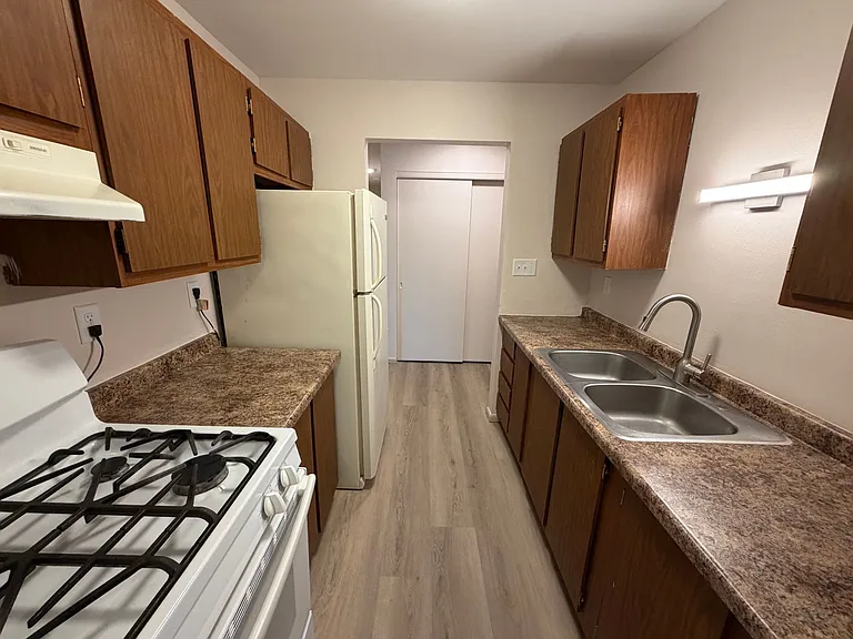 113 S Platten St — Photo 14
