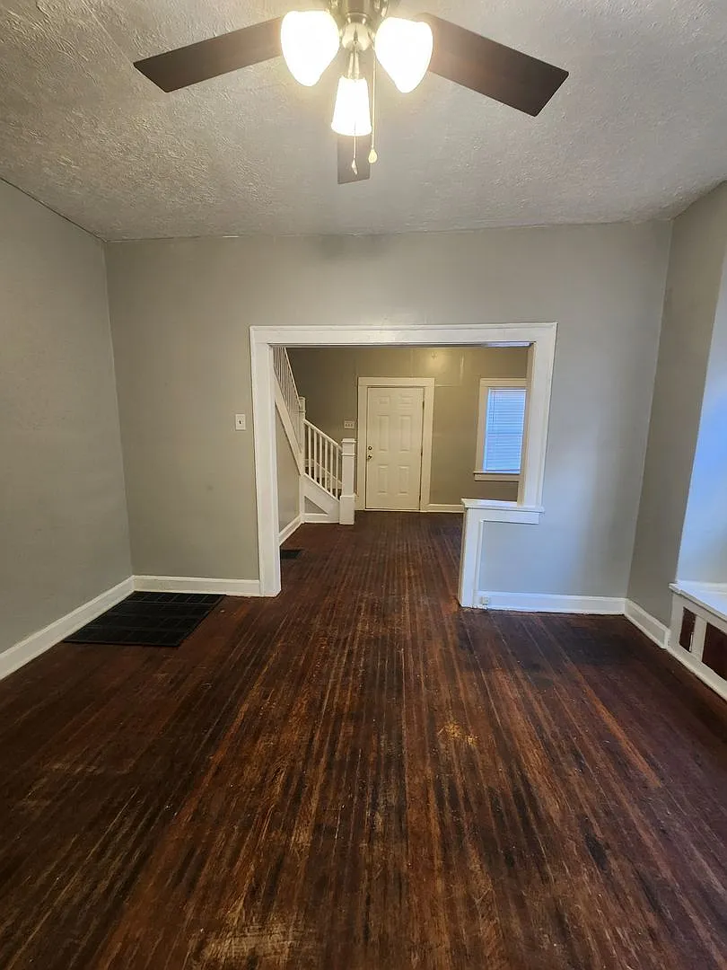 Westside 2 Bedroom Duplex Located Near Harding And 21st Street ( 1/2 Half Off 2nd Month Rent ) — Photo 2