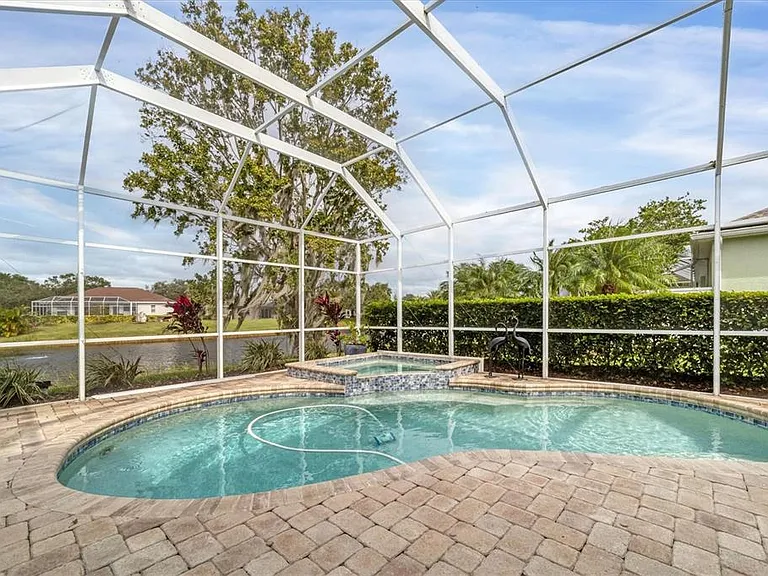 11709 Clubhouse Dr — Photo 4