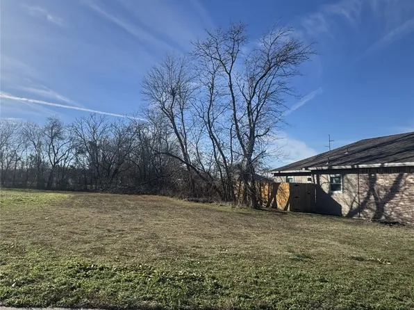 4911 Lee St, Greenville, TX 75401